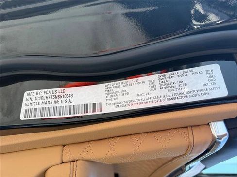Used 2022 Jeep Grand Cherokee Summit AWD/4WD image 27