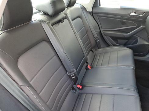 Used 2024 Volkswagen Jetta SE FWD image 12