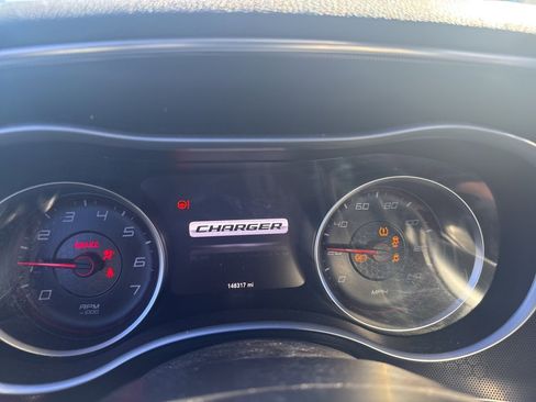 Used 2015 Dodge Charger SXT image 10