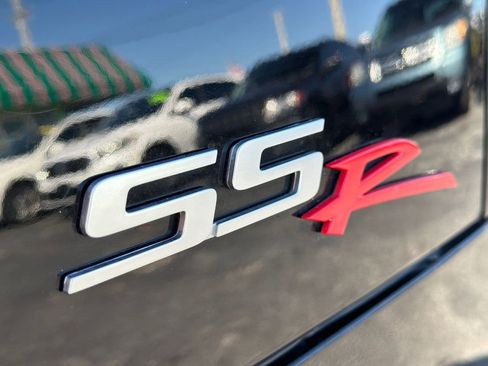 Used 2005 Chevrolet SSR w/ Preferred Equipment Group image 28