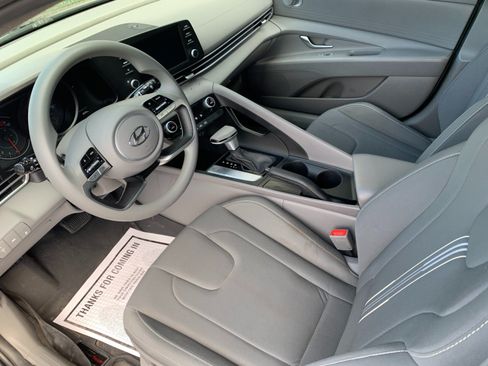 Used 2023 Hyundai Elantra SEL FWD image 10