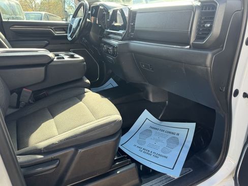 Used 2024 Chevrolet Silverado 2500 LT w/ Convenience Package image 11