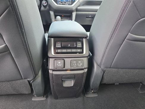 Used 2023 Subaru Ascent Touring AWD/4WD image 33