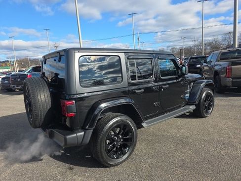 Used 2021 Jeep Wrangler Unlimited Sahara w/ Cold Weather Group image 4