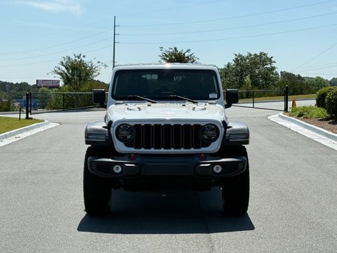 Used 2025 Jeep Wrangler Unlimited Rubicon AWD/4WD image 8
