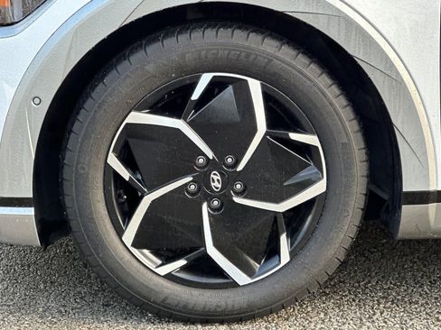 Used 2024 Hyundai Ioniq 5 Limited image 32