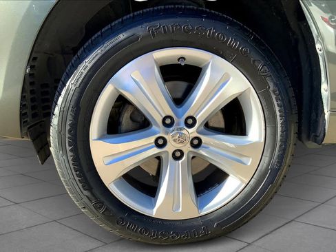 Used 2010 Toyota Highlander Limited image 10