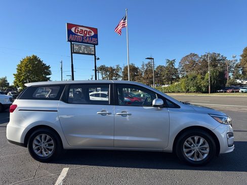 Used 2019 Kia Sedona L image 9