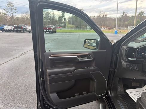 Used 2023 Chevrolet Silverado 1500 LT AWD/4WD image 25