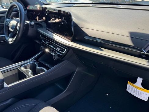 New 2025 Chevrolet Traverse LT image 5