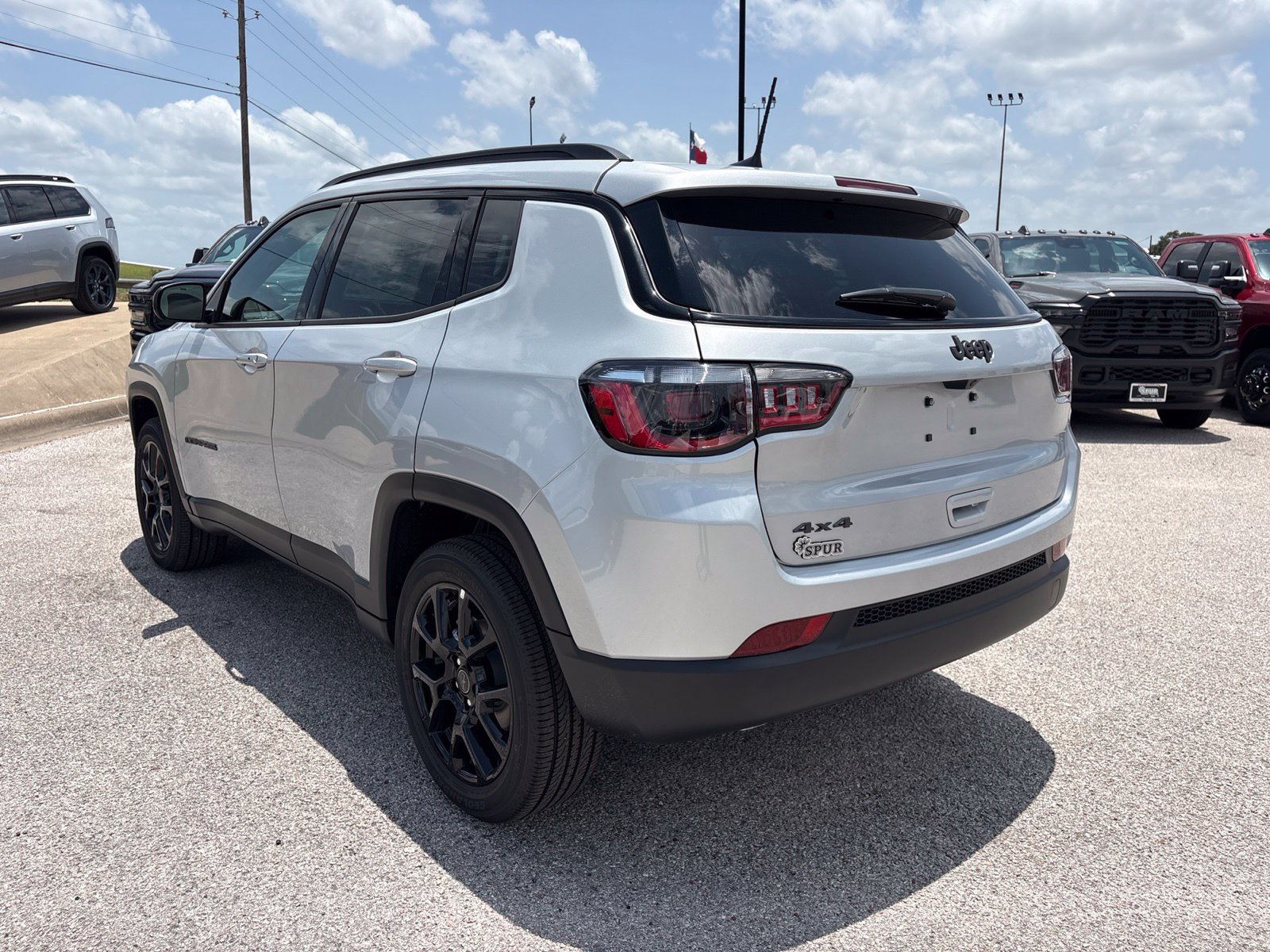 New 2026 Jeep Compass Latitude AWD/4WD image 4