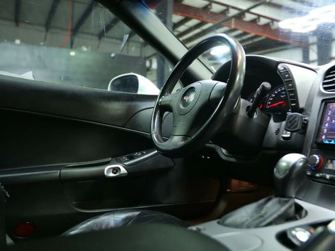 Used 2006 Chevrolet Corvette Coupe 2D image 33