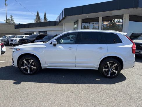 Used 2016 Volvo XC90 T8 R-Design w/ Vision Package AWD/4WD image 2