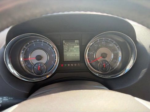 Used 2015 Chrysler Town & Country Touring FWD image 38