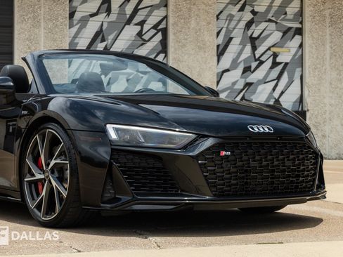 Used 2021 Audi R8 V10 w/ Premium Package RWD image 2