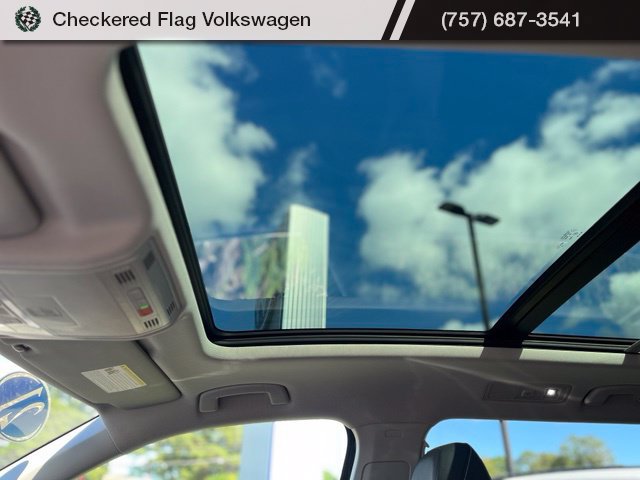 Used 2021 Volkswagen Tiguan SE w/ Panoramic Sunroof Package AWD/4WD image 19