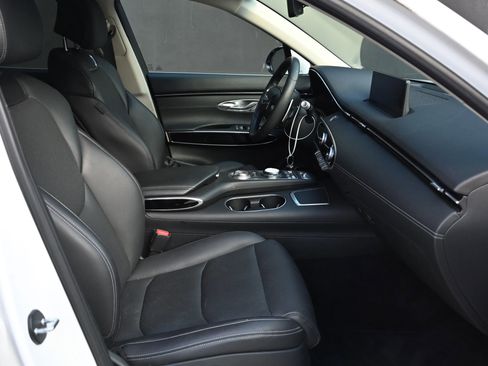 Used 2025 Genesis GV70 2.5T AWD/4WD image 19