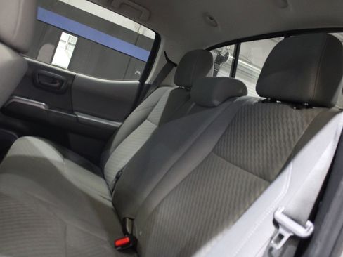 Used 2020 Toyota Tacoma SR5 w/ Technology Package AWD/4WD image 17