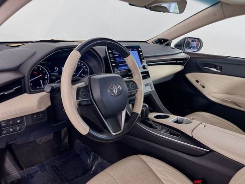 Used 2020 Toyota Avalon Limited image 11