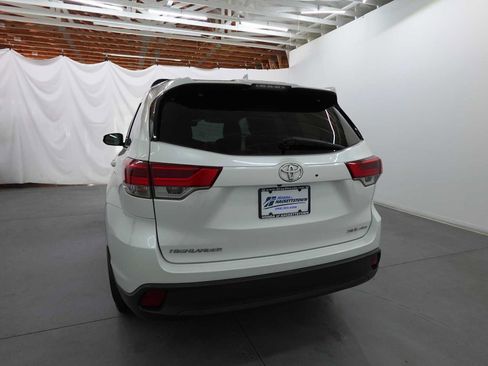 Used 2018 Toyota Highlander XLE AWD/4WD image 7
