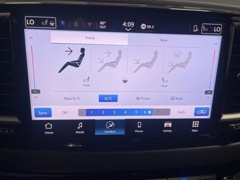 New 2025 Chrysler Voyager LX image 17