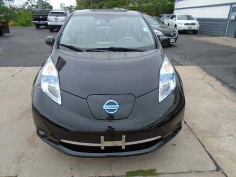 Used 2011 Nissan Leaf w/ Eco Design Pkg FWD image 7