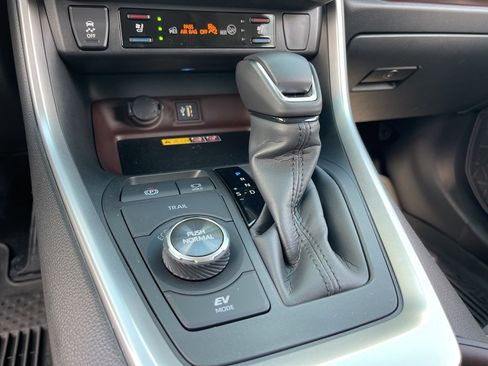 Used 2024 Toyota RAV4 Limited image 20