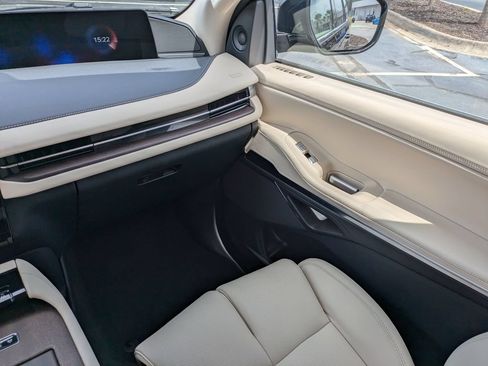 New 2027 Lincoln Navigator Premiere RWD image 18