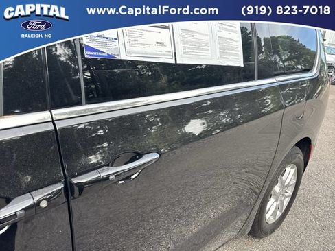 Used 2025 Chrysler Pacifica Select FWD image 17