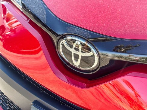 Certified 2022 Toyota C-HR XLE FWD image 10