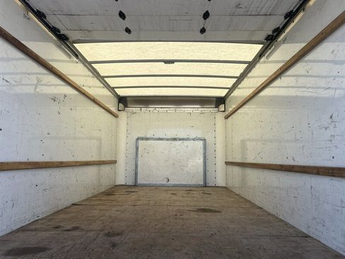 Used 2022 Ford E-350 and Econoline 350 Super Duty image 13