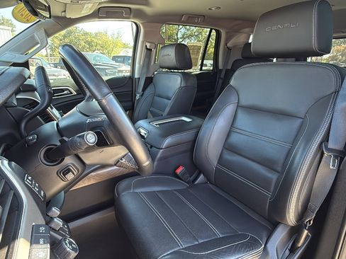 Used 2020 GMC Yukon Denali image 15