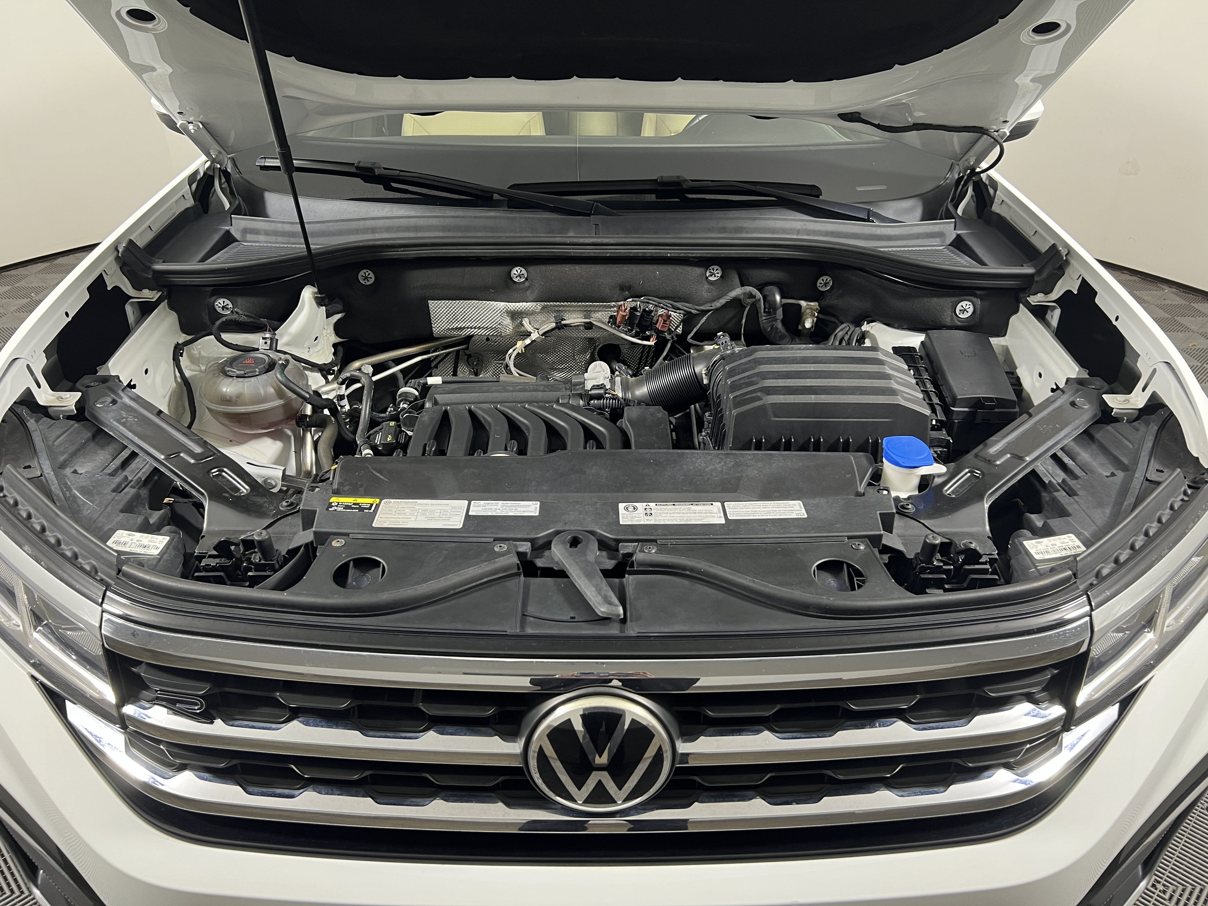 Used 2020 Volkswagen Atlas Cross Sport SEL R-Line AWD/4WD image 20