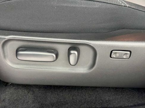 Used 2023 Toyota Tacoma TRD Off-Road w/ Technology Package AWD/4WD image 14