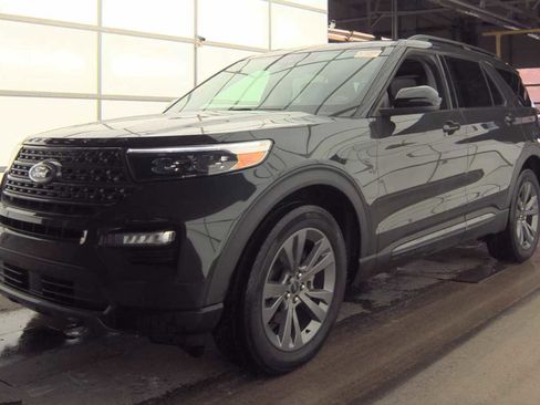 Used 2023 Ford Explorer XLT w/ Equipment Group 202A image 2