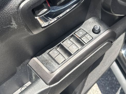 Used 2022 Toyota Tacoma TRD Off-Road w/ Technology Package AWD/4WD image 13
