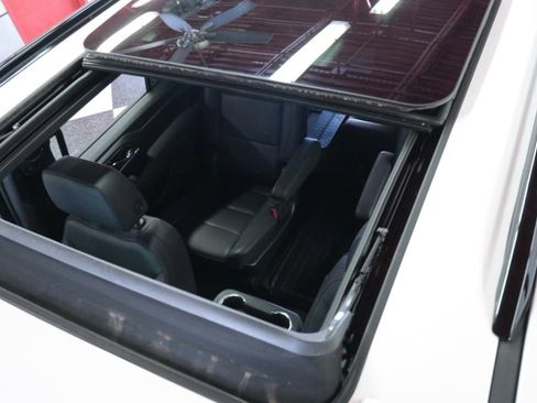 Used 2022 Chevrolet Tahoe Z71 w/ Luxury Package image 17