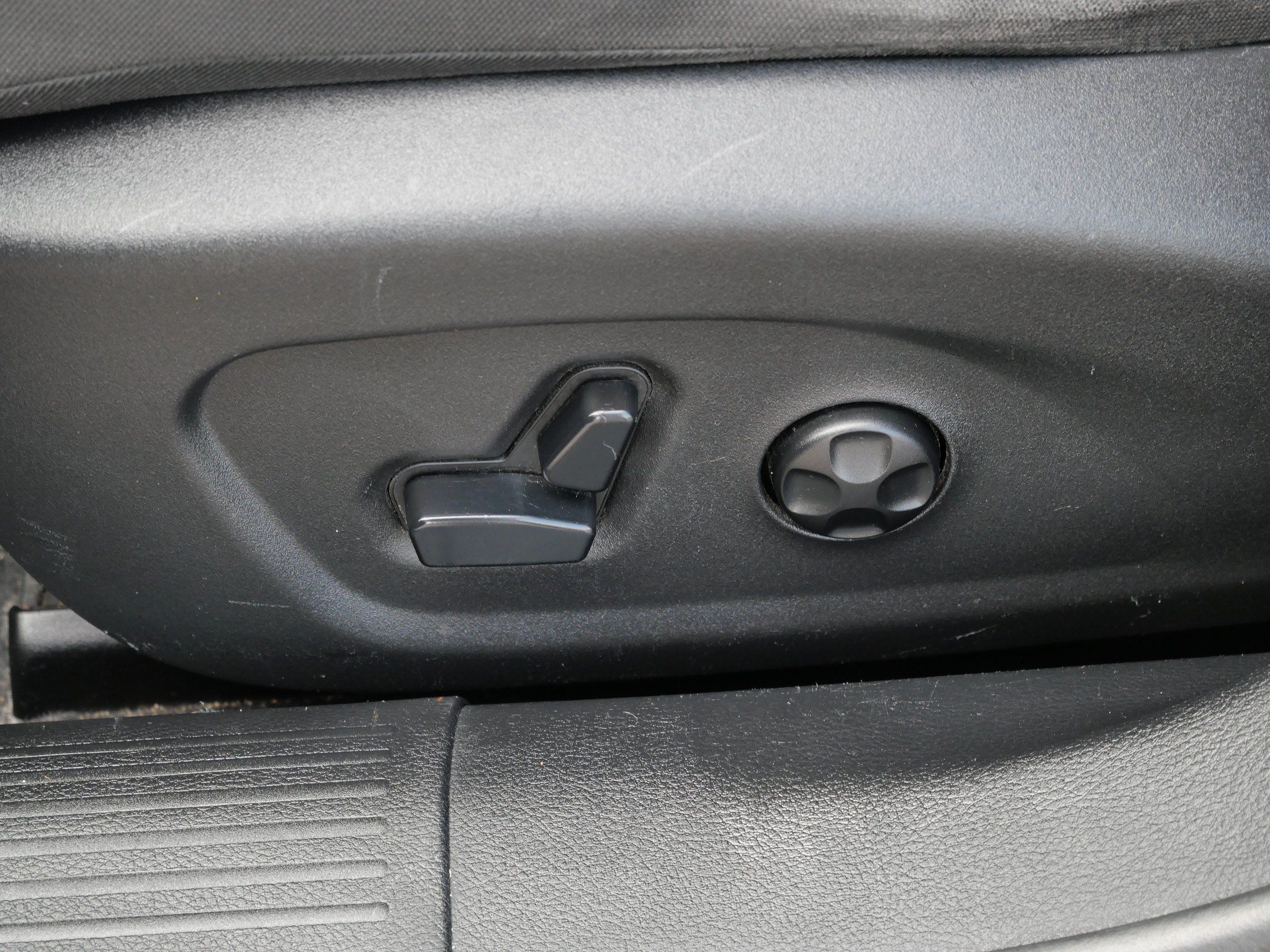 Used 2015 Chrysler 200 Limited w/ Convenience Group FWD image 19
