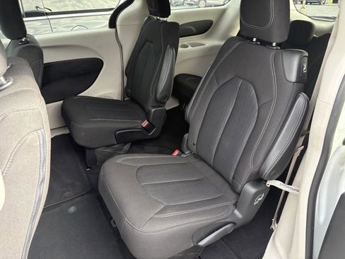 Used 2020 Chrysler Voyager LX FWD image 14