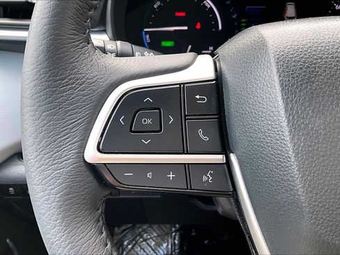 Used 2025 Toyota Sienna XLE w/ XLE Plus Package image 17