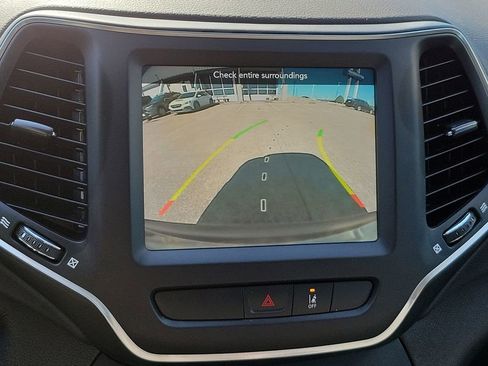 Used 2022 Jeep Cherokee Latitude Lux image 14