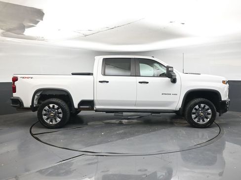 Used 2022 Chevrolet Silverado 2500 Custom w/ Custom Convenience Package image 5