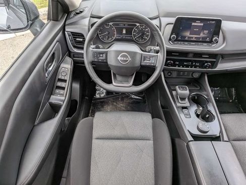 Used 2025 Nissan Rogue SV AWD/4WD image 17