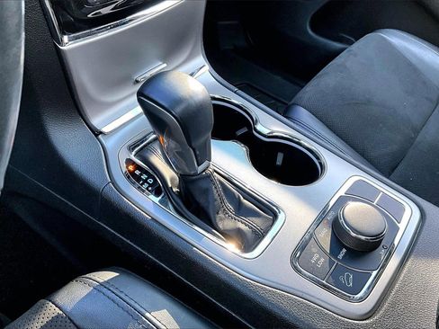 Certified 2022 Jeep Grand Cherokee Laredo X image 31