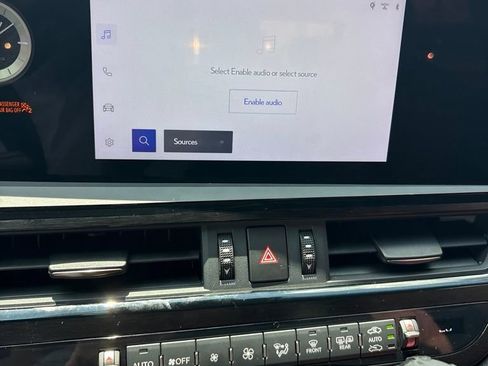 Used 2023 Lexus ES 350 F Sport w/ Accessory Package (Z2) FWD image 3