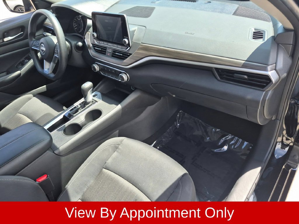 Used 2025 Nissan Altima 2.5 SV FWD image 30