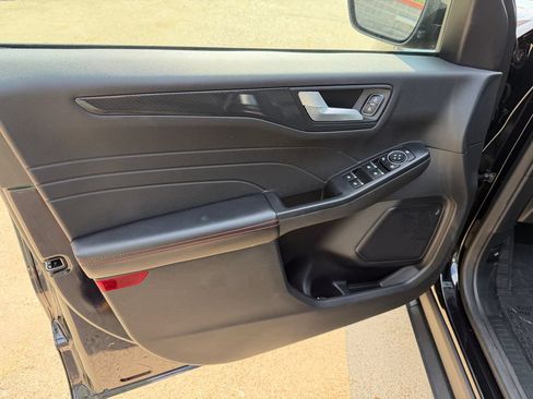 Used 2023 Ford Escape ST-Line Select AWD/4WD image 9