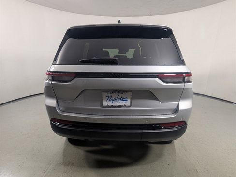 New 2025 Jeep Grand Cherokee Altitude image 6