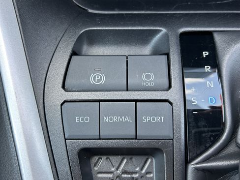 Certified 2025 Toyota RAV4 XLE FWD image 31