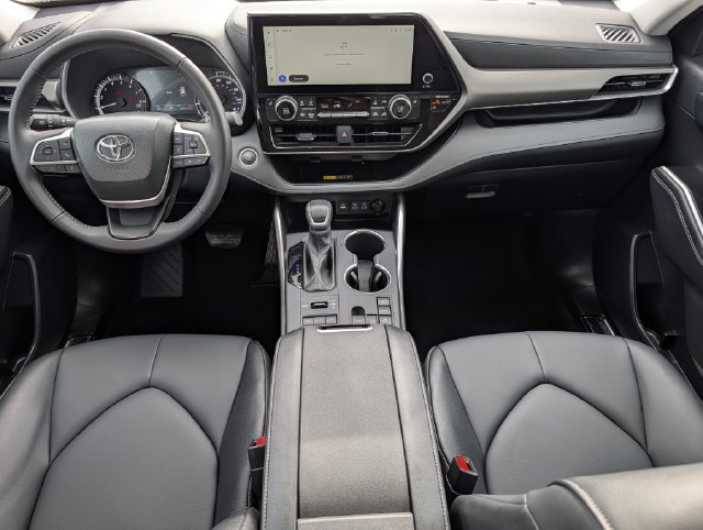 Certified 2026 Toyota Highlander XLE AWD/4WD image 11